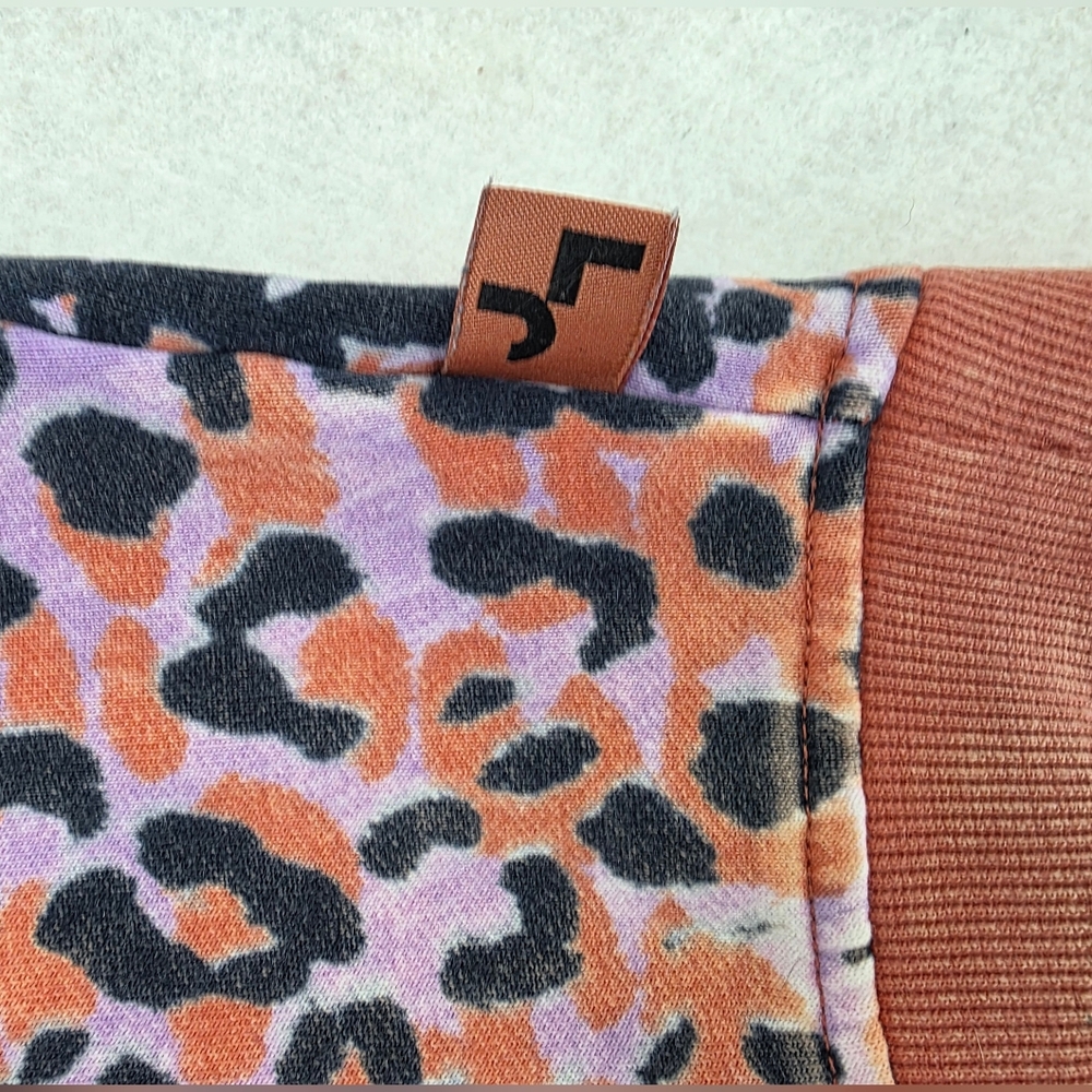 JoyLab Pink Leopard Crewneck Pullover Cropped Sweatshirt Women's Size Small - Picture 4 of 9
